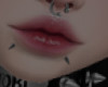 𖤐 lip piercing